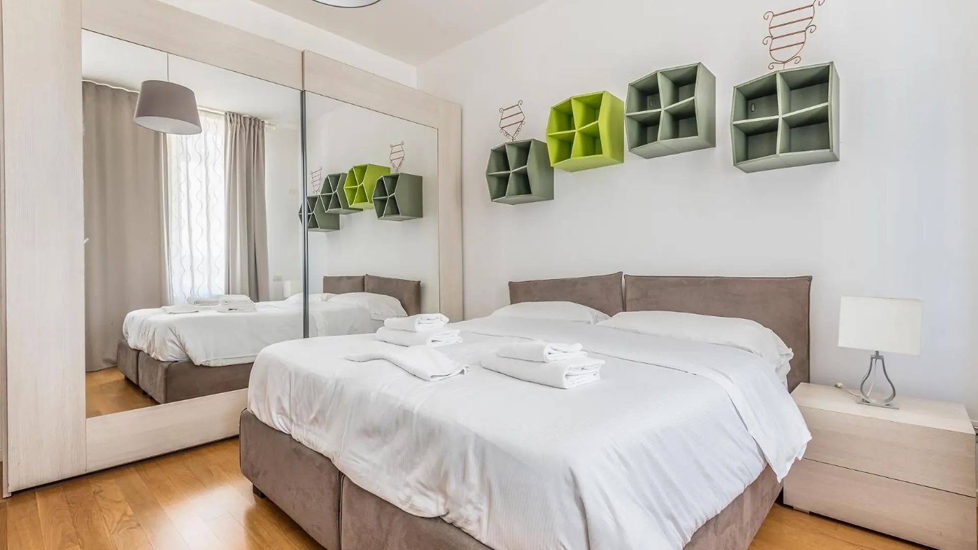 Via De Sanctis 26 Milano 4 Pax Apartment