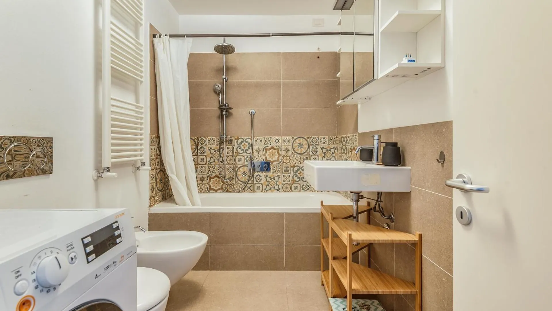 Via De Sanctis 26 Milano 4 Pax Apartment 0*, Milan