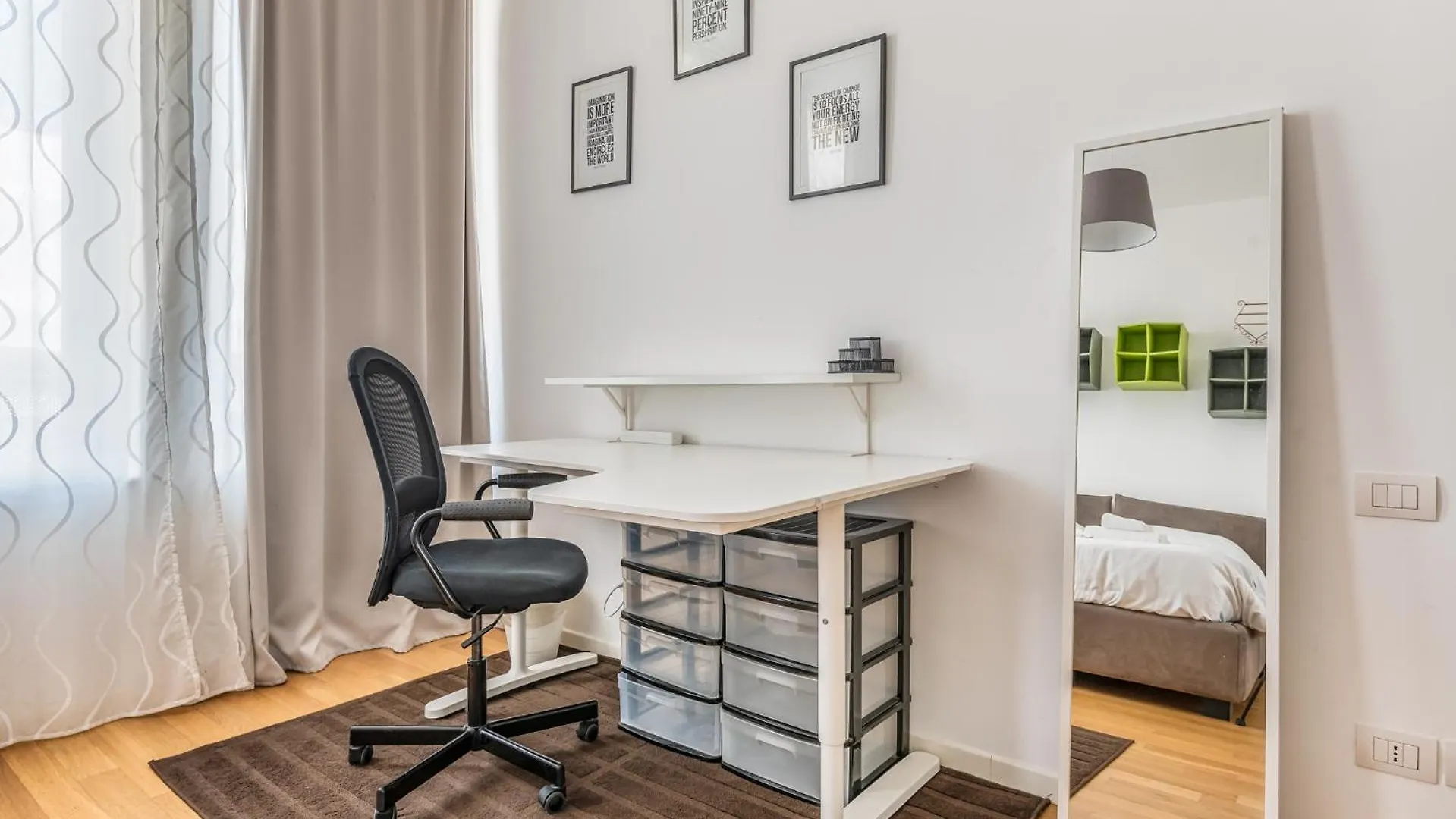 Via De Sanctis 26 Milano 4 Pax Apartment Italy