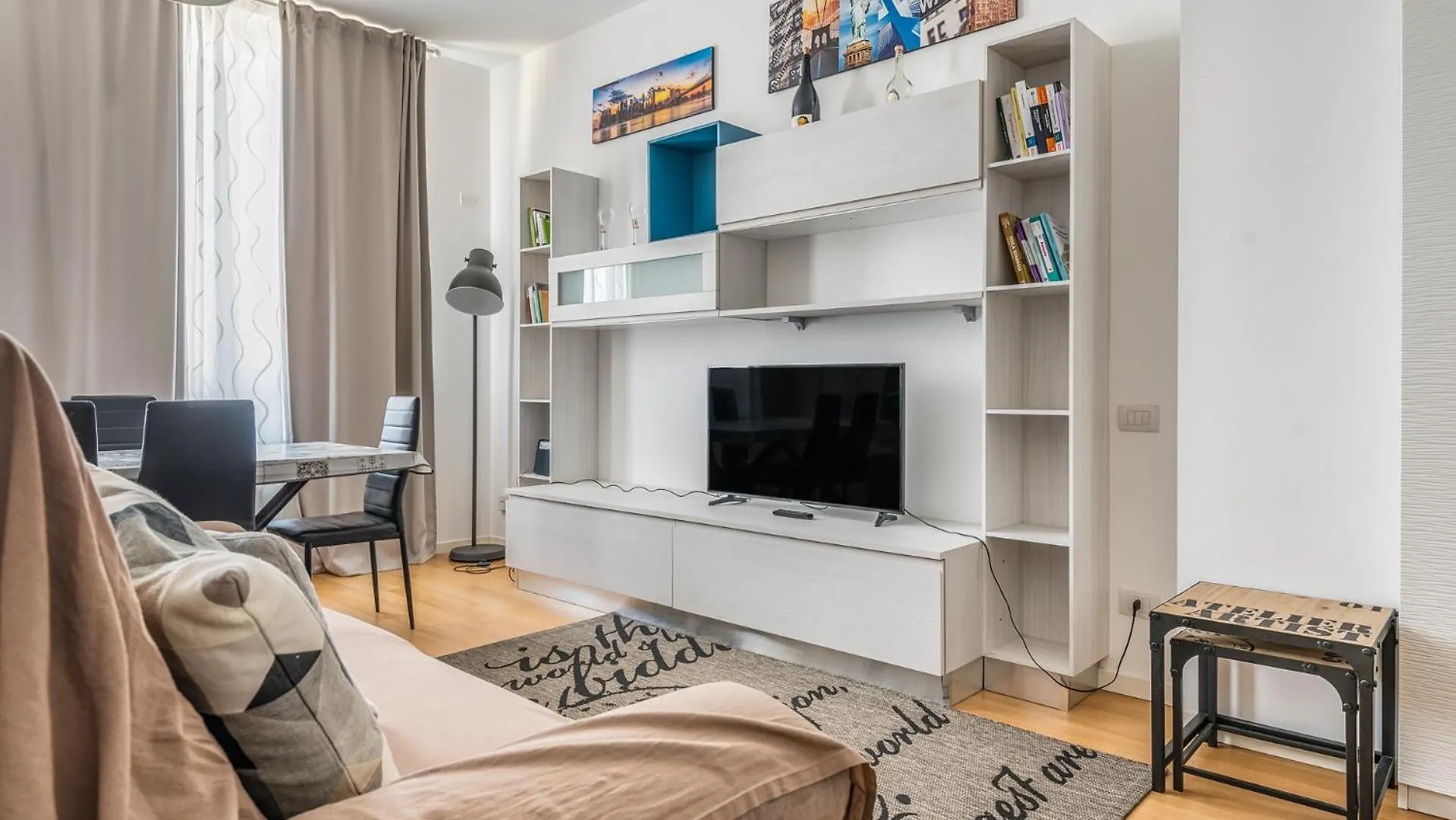 Via De Sanctis 26 Milano 4 Pax Apartment Italy